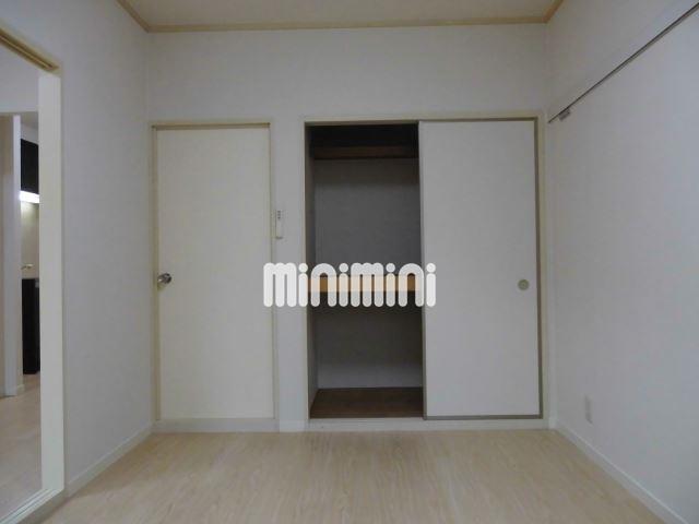 収納　洋室にも収納付いてます