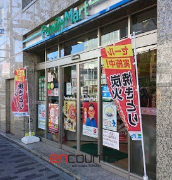 コンビニ　ファミリーマート神宮前三丁目店（コンビニ）まで100m