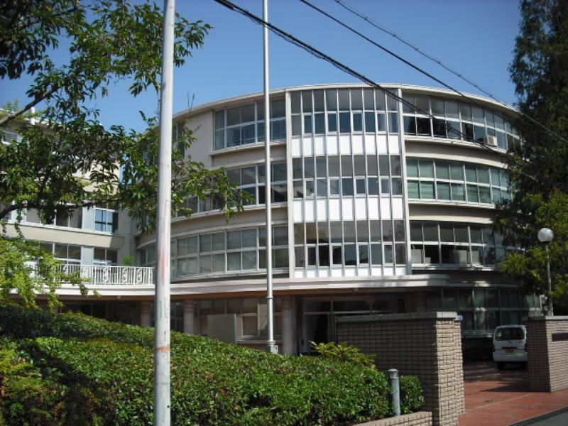 大学・短大　大阪芸術大学短期大学部　伊丹学舎（大学・短大）まで298m