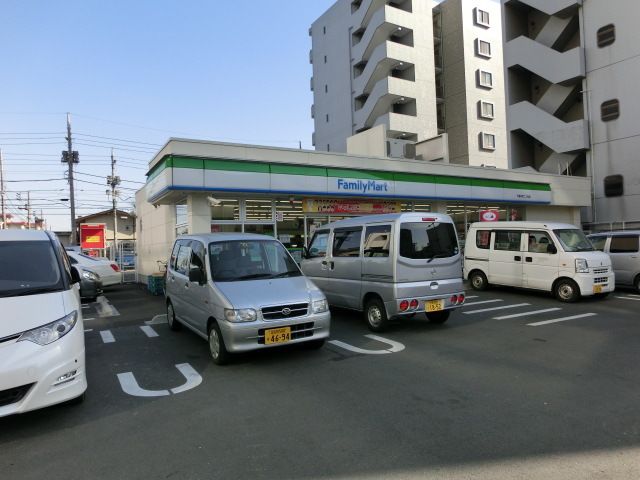 コンビニ　ファミリーマート（コンビニ）まで192m