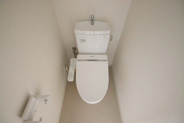 トイレ　※他のお部屋の参考写真です