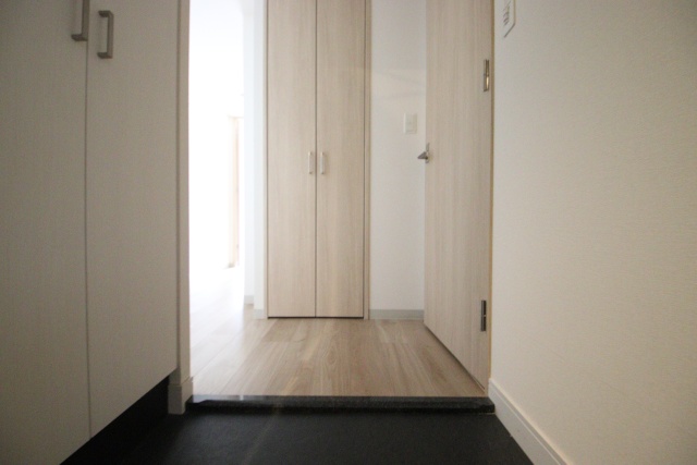 玄関　※他のお部屋の参考写真です