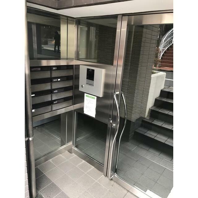 エントランス　オートロック（手動）、カメラ付きインターホン、メールボックス