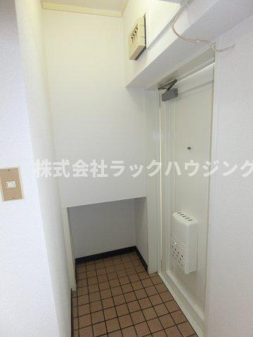 玄関　※同仕様写真となります。 【お部屋さがしはラックハウジングに