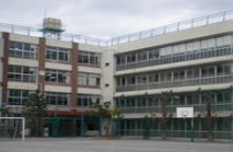 中学校　滝野川紅葉中（中学校）まで591m