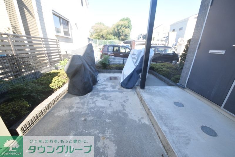 駐車場　庭