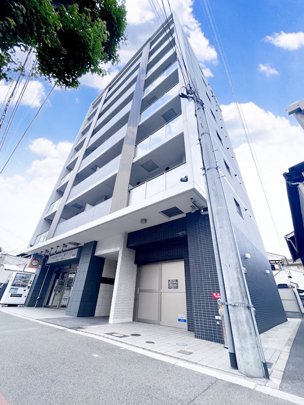 建物外観　鉄筋コンクリート造りです。