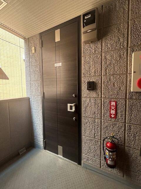 ロビー　３面採光です