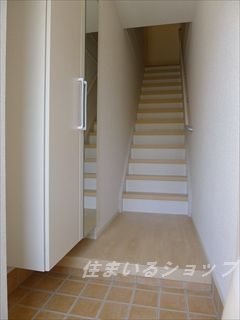 玄関　ミラー付き大型シューズボックス