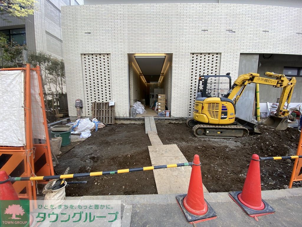 ロビー　駐車場