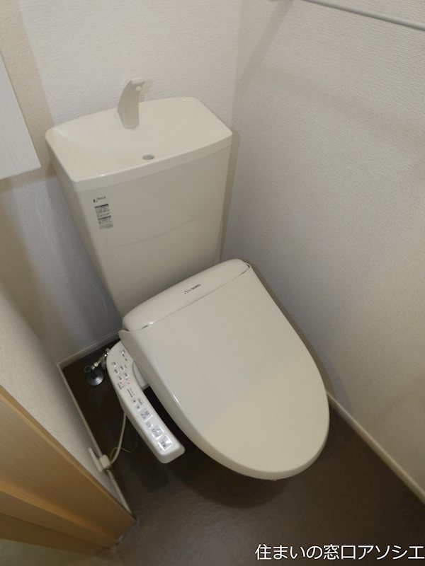 トイレ　ウォシュレット便座