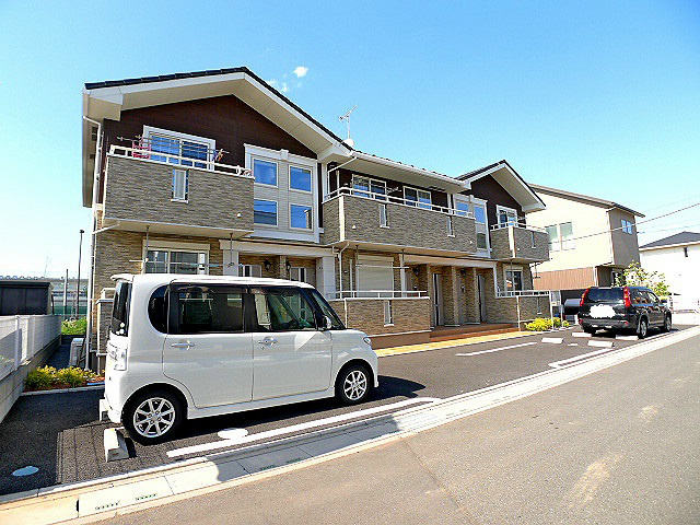 建物外観　レイクマルシェのご紹介は住まいの窓口　アソシエにお任せ下さい
