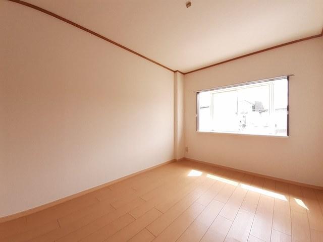 その他部屋・スペース　大きな窓からたっぷり日差しが差し込みます☆