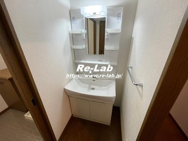 洗面設備　※参考として他のお部屋の写真です