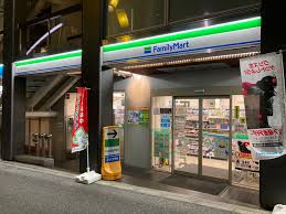 コンビニ　ファミリーマート 恵比寿駅東口店（コンビニ）まで125m