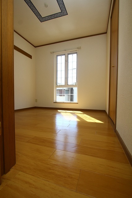 その他部屋・スペース　風通しも良い寝室です☆
