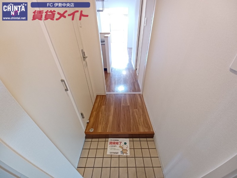 玄関　同ハウスメーカー類似モデル参考写真