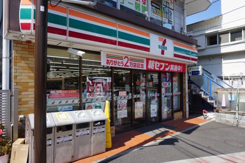 コンビニ　セブンイレブン横浜山手駅前店（コンビニ）まで692m