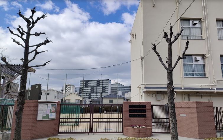 中学校　中島中学校（中学校）まで612m