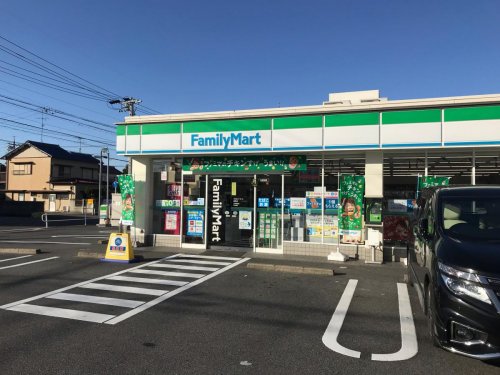 コンビニ　ファミリーマート 城町店（コンビニ）まで520m