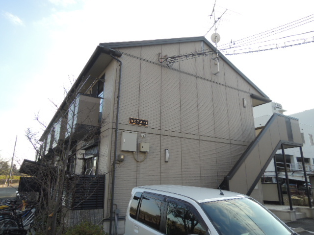 建物外観　ナチュラルカラーで街並みに調和する外観。