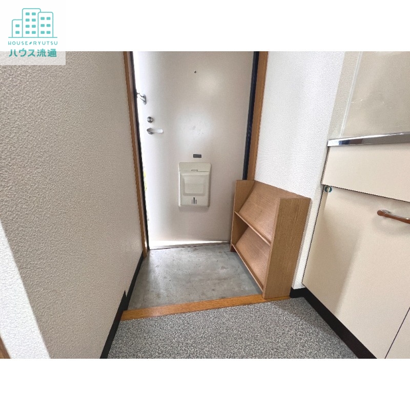 玄関　※写真は別号室