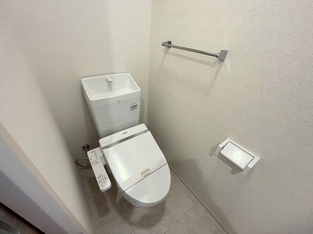 トイレ　温水洗浄便座付きトイレ