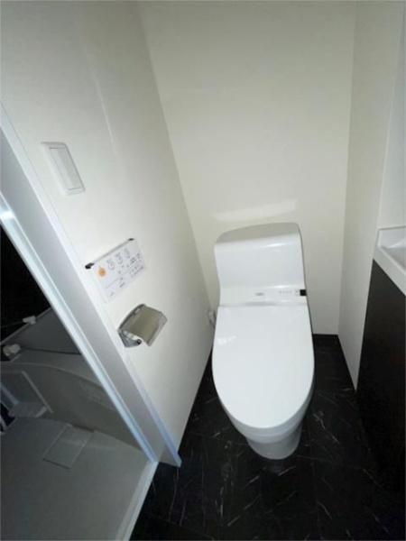 トイレ　別部屋の参考写真です。現況有姿