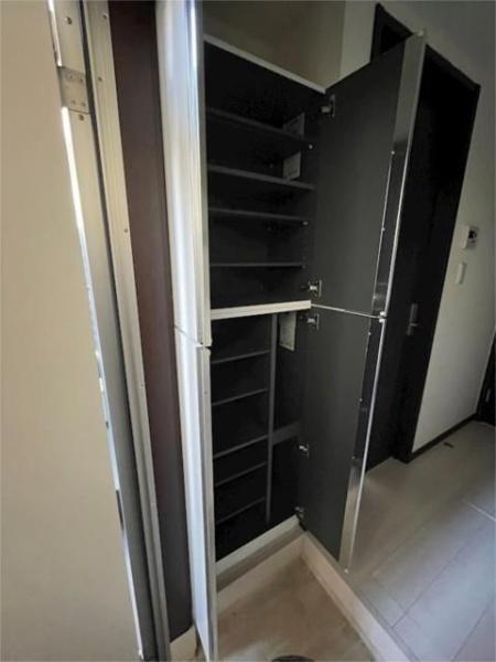 玄関　別部屋の参考写真です。現況有姿