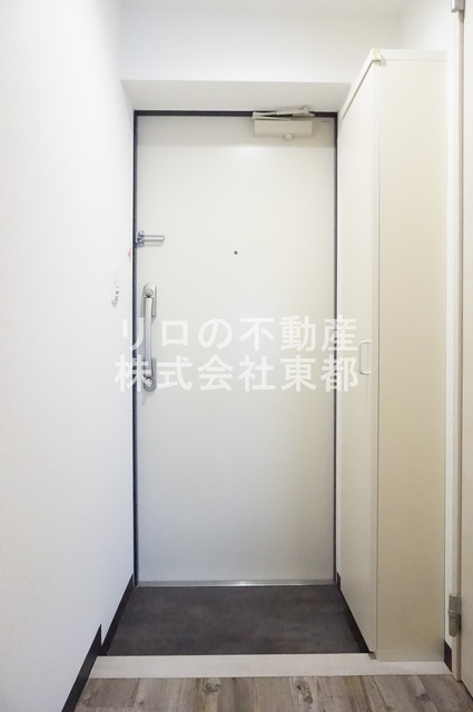 玄関　※クリーニング前のお写真です。