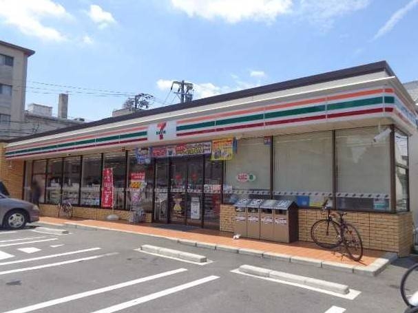 コンビニ　セブンイレブン名古屋本山町4丁目店（コンビニ）まで250m