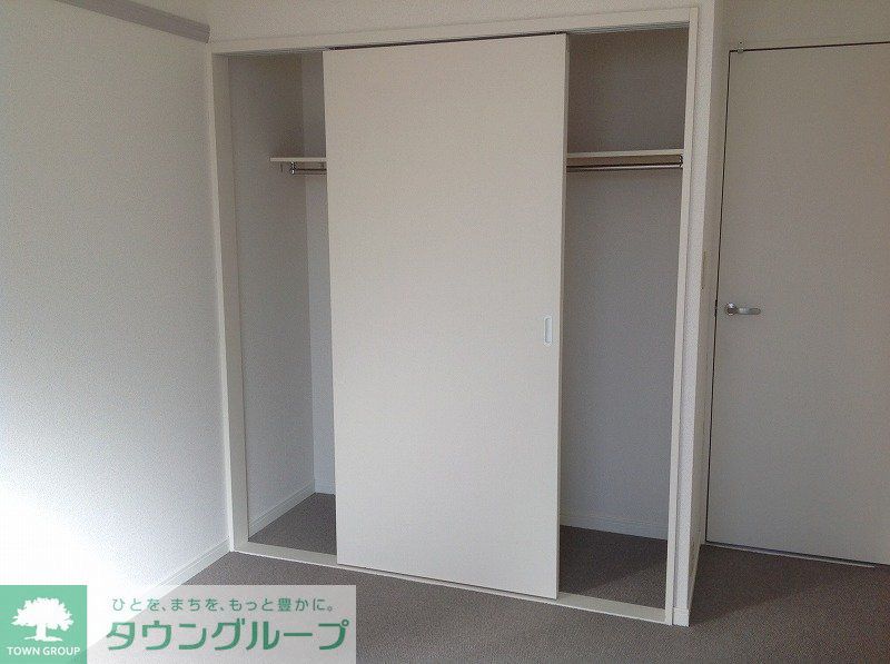 その他部屋・スペース　1階はフローリング、2階はじゅうたんです。