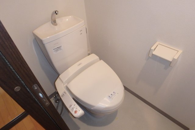 トイレ　反転のお部屋の参考写真となります。