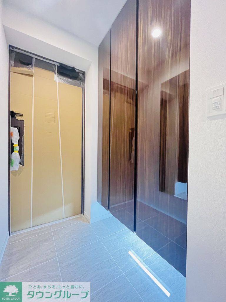 玄関　別部屋の写真になります