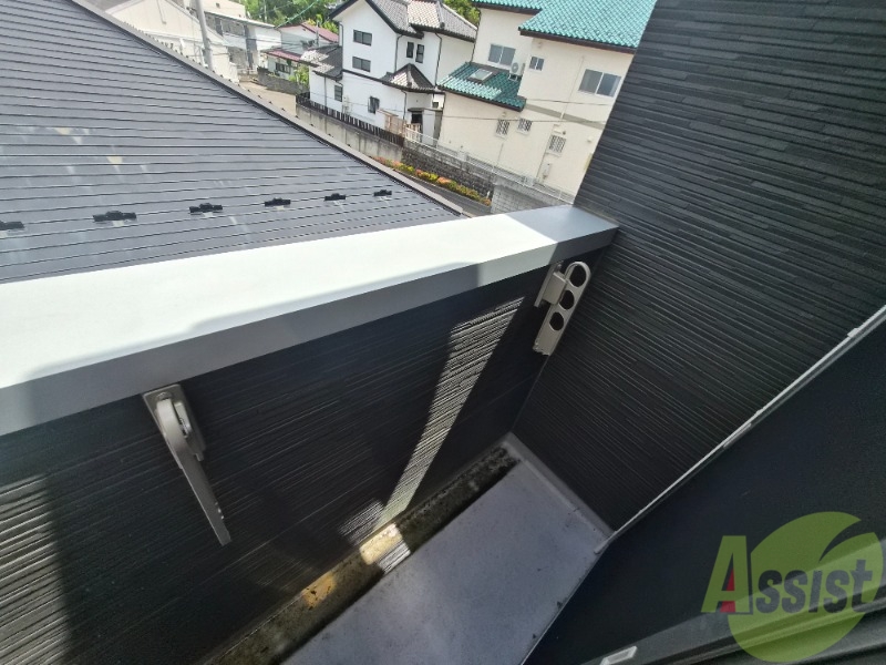バルコニー　ベランダはよく日が当たり気持ちの良い空間です。