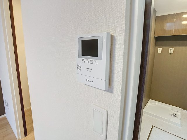 セキュリティ　掲載写真は同型の左右反転の部屋を掲載しております。実際のお写