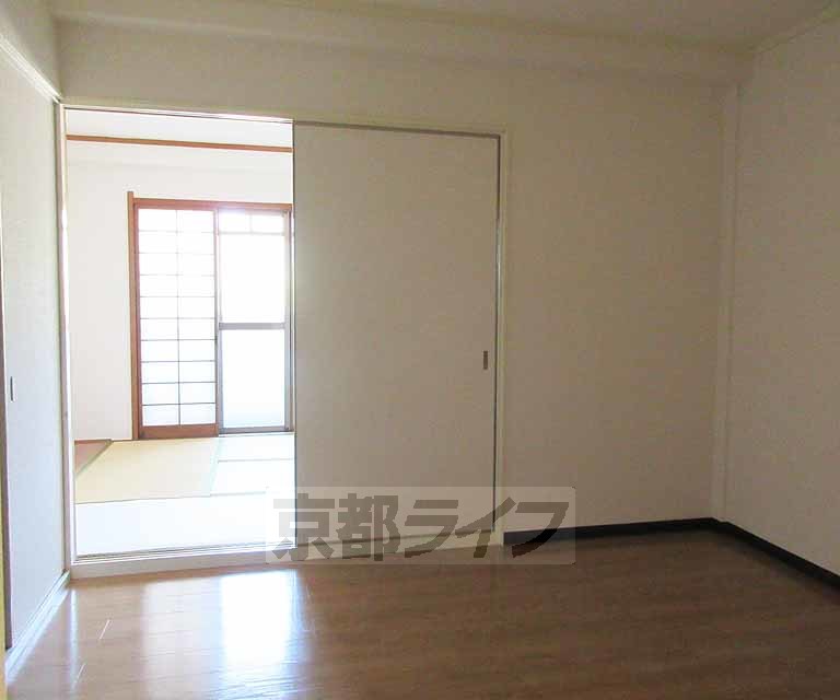 居室・リビング　明るいお部屋です