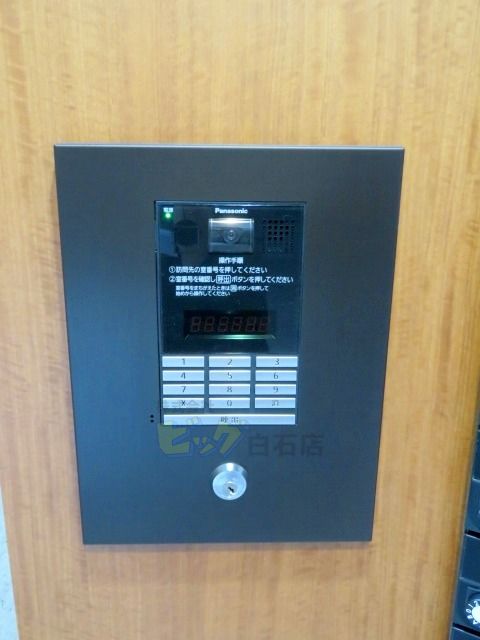 エントランス　人気のオートロック付きマンションです♪