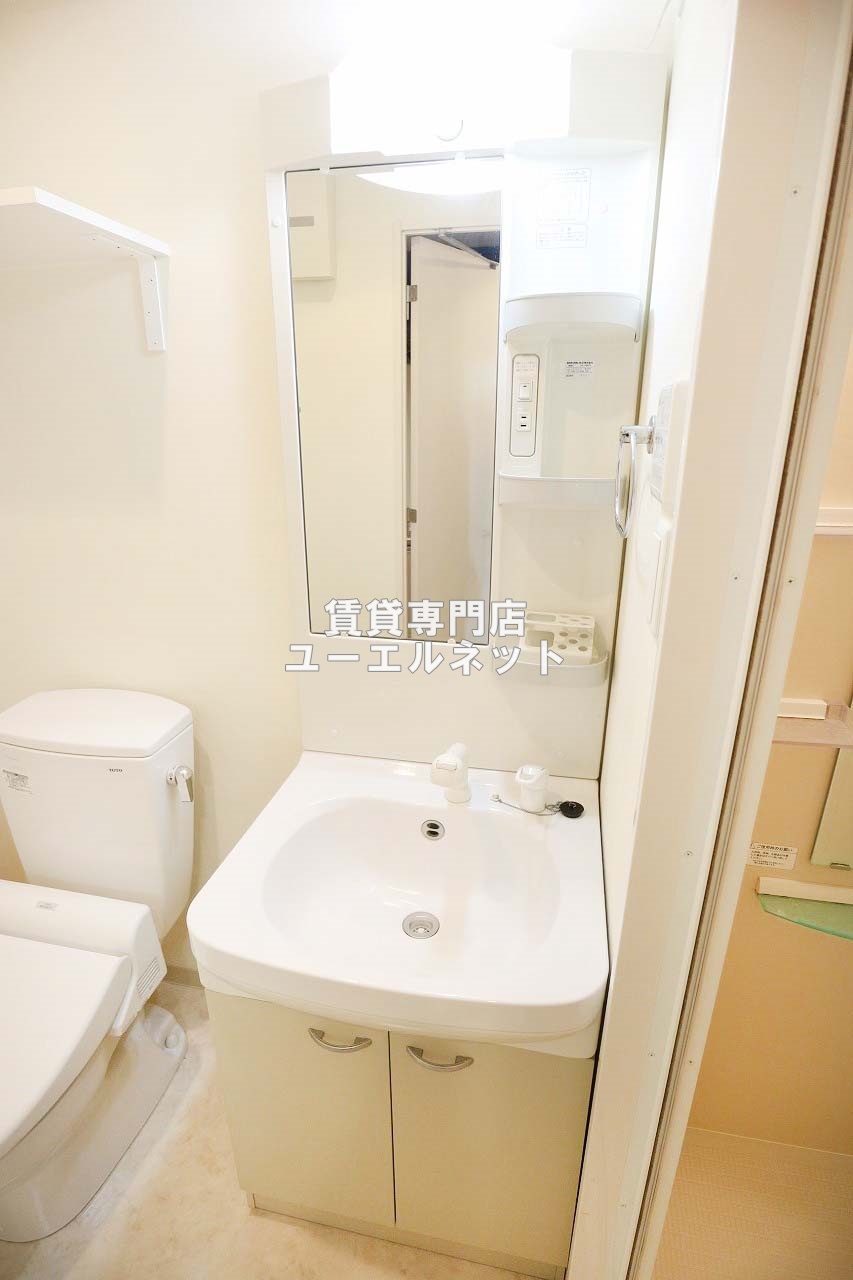 洗面設備　清潔感ある独立洗面台で毎日気持ちよく♪