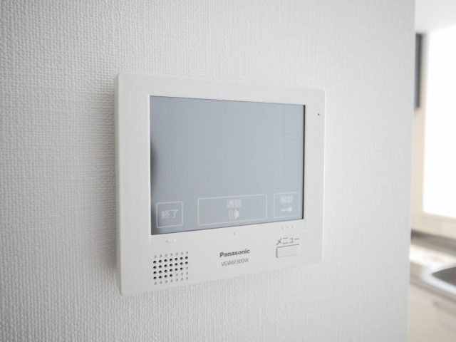 セキュリティ　来客者の顔が確認できるTVモニターフォンが設置されています☆