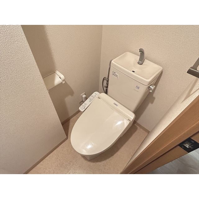 トイレ　温水洗浄便座