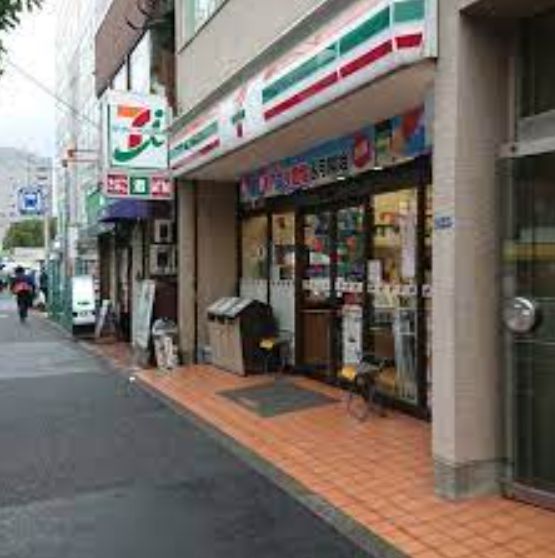 コンビニ　セブンイレブン大島駅前店（コンビニ）まで338m