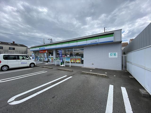 コンビニ　ファミリーマート（コンビニ）まで1507m