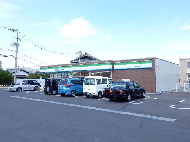 コンビニ　ファミリーマー　ト新福店（コンビニ）まで220m