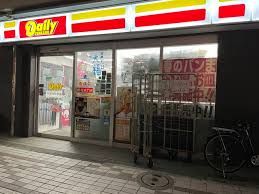 コンビニ　デイリーヤマザキ 門前仲町駅前店（コンビニ）まで100m