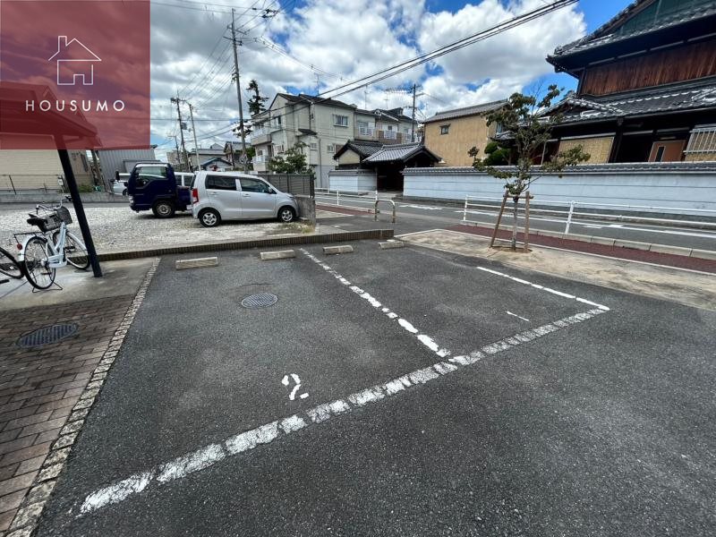 駐車場　駐車場に車を止められます