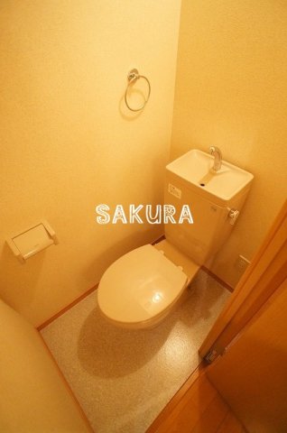 トイレ　嬉しい温水洗浄便座付き♪