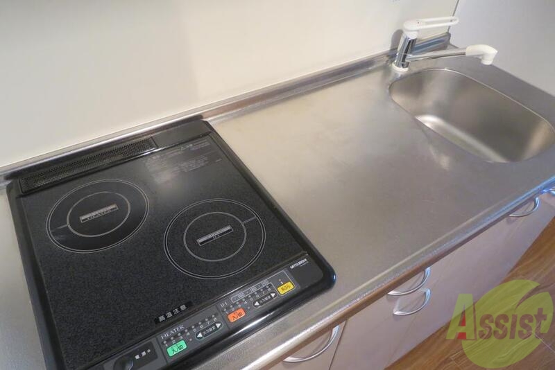 キッチン　オール電化なので料理後の後片付けも簡単ですね。