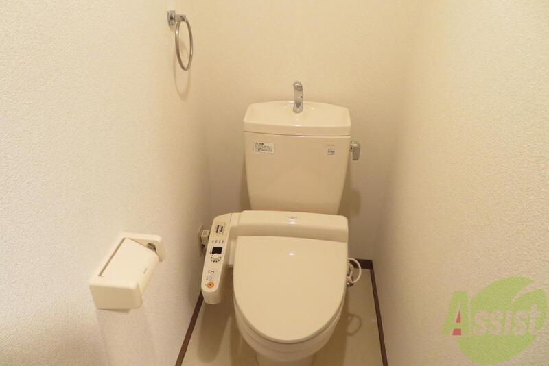 トイレ　清潔感があり、ウォシュレットも付いているので嬉しいですね。