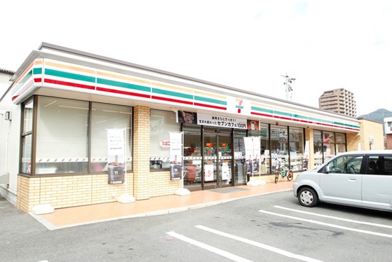コンビニ　セブンイレブン広島長楽寺店（コンビニ）まで370m